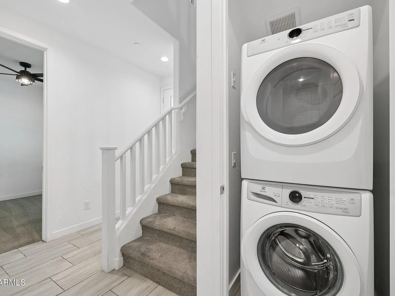3 bed, 2.0 bath, 1310 sqft, $1,999 — Photo 4