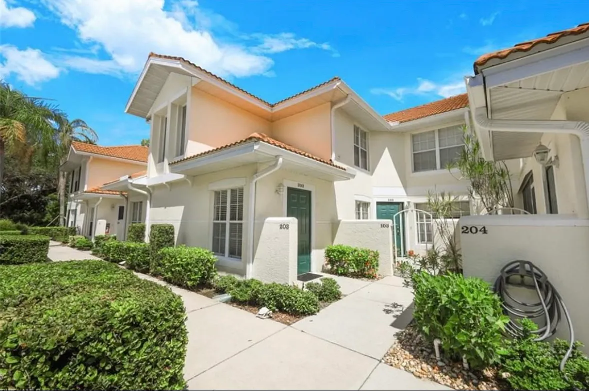 4940 Deerfield Way — Photo 2