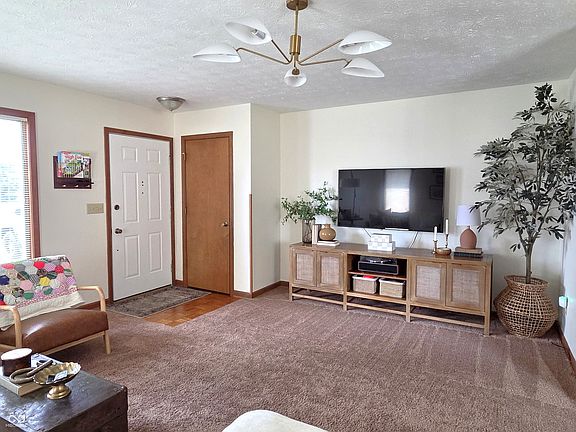 4th image of 110 Sterling Dr #5