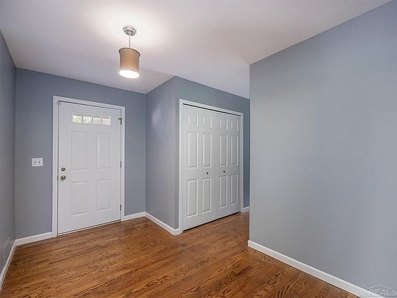 2nd image of 54 Pineview Dr