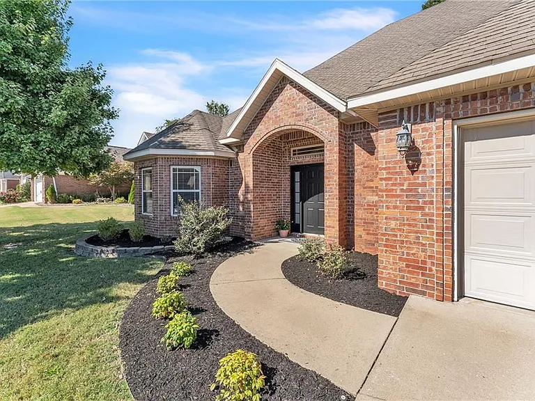 5703 W Casey Dr — Photo 2