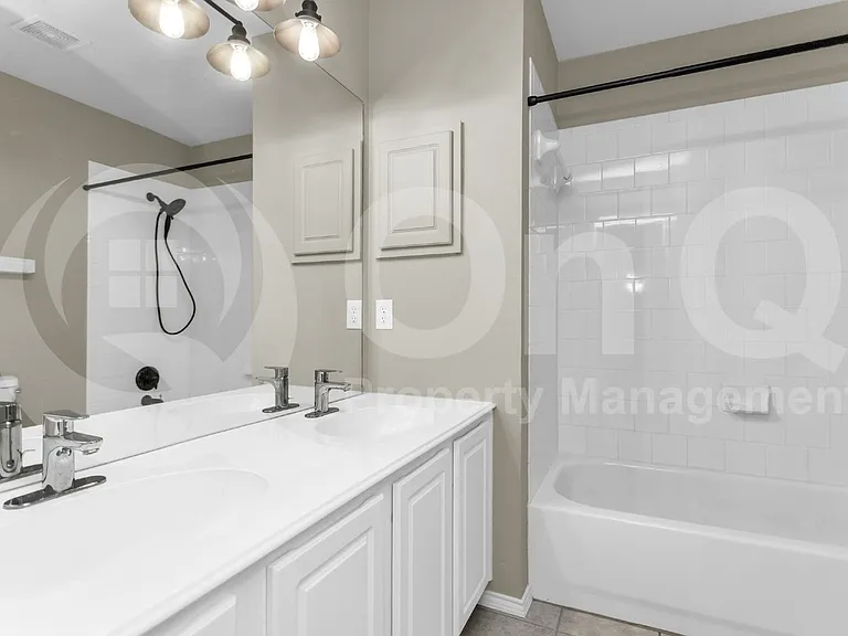 11281 Balcones Dr — Photo 34
