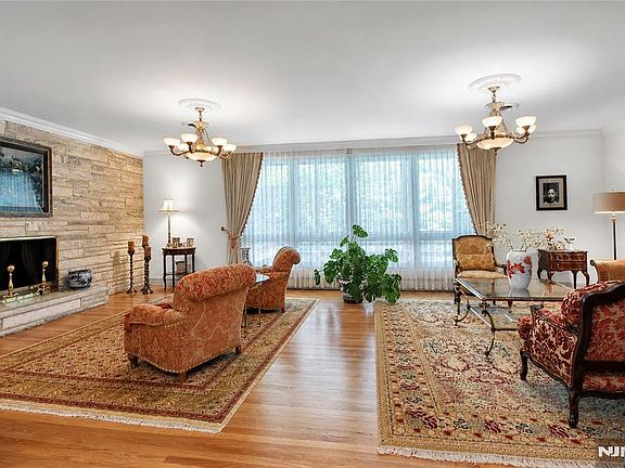 4th image of 3 Highwood Pl