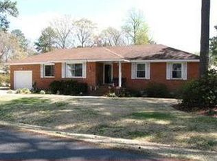 901 Englewood Dr, Chesapeake, VA 23320