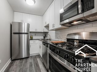 955 W Foster Ave #202, Chicago, IL 60640