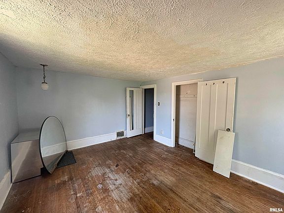 18th image of 114 E Briarwood Ct