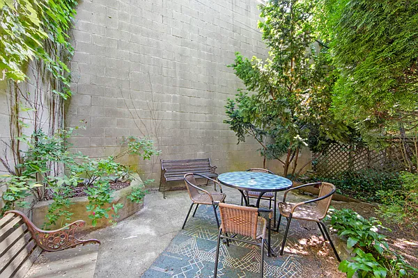 Rented by Charney Real Estate LLC | media 10