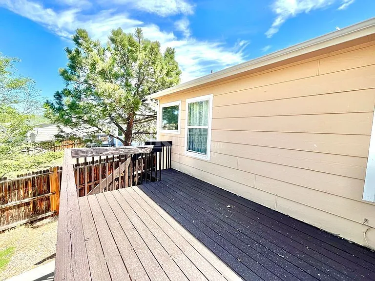 654 Montrail Dr — Photo 25