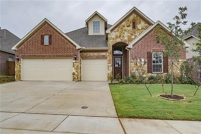 1st image of 114 Oakwood Ln