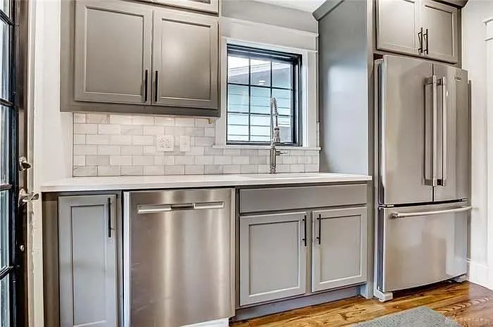 327 W Davis St — Photo 12