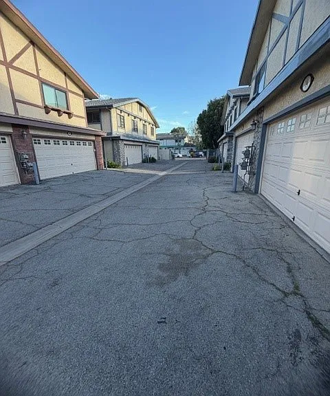 18435 Keswick St #13 — Photo 2