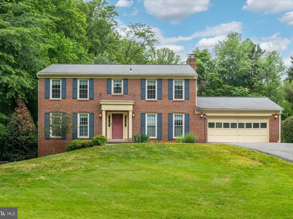 12144 Folkstone Dr, Herndon, VA 20171