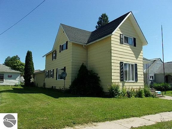 3rd image of 380 6th St