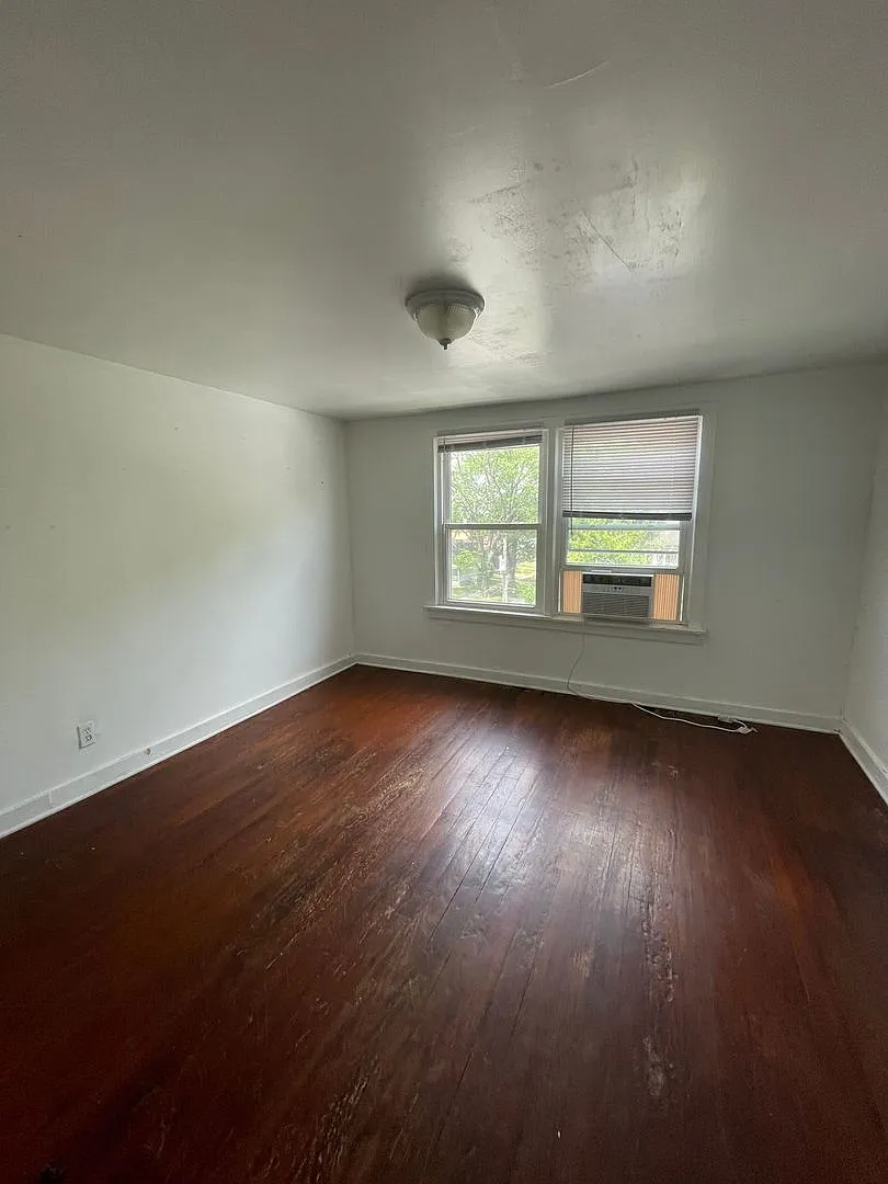 300 E. Spring St — Photo 4