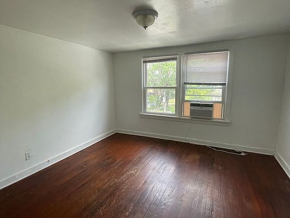 4th image of 300 E Spring St #4D