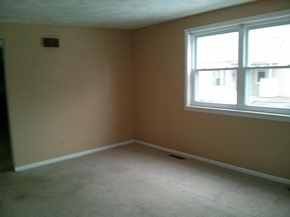3rd image of 104 S Wolf Creek St