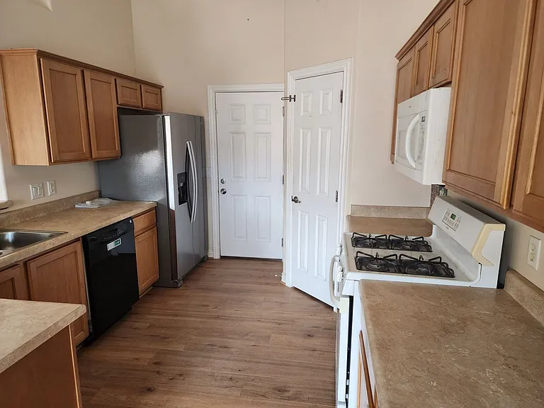 1421 Northern View Dr — Photo 17