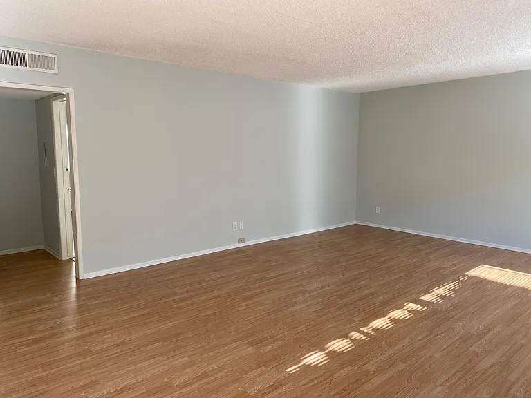 5354 Lindley Ave #305 — Photo 6