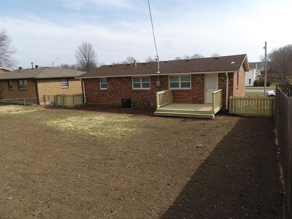 2nd image of 824 NE 42nd St