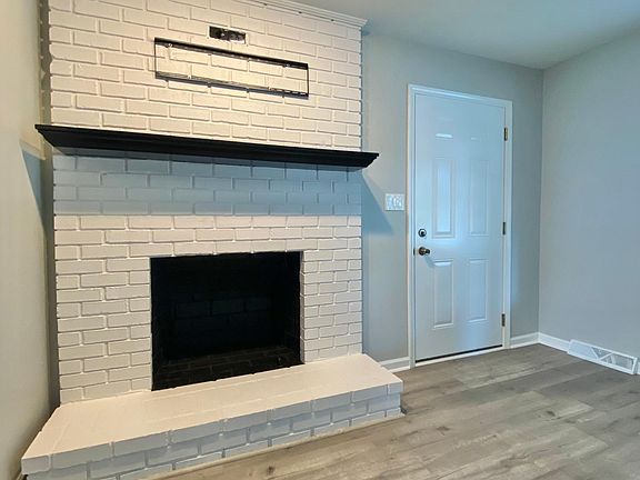 2nd image of 2512 Edgehill Pl #A