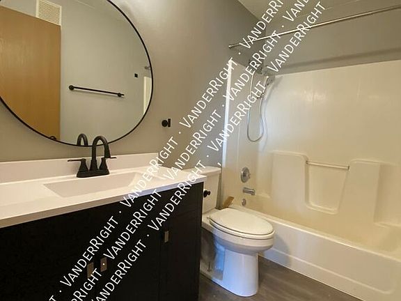 4th image of 512 E Aspen Blvd #11
