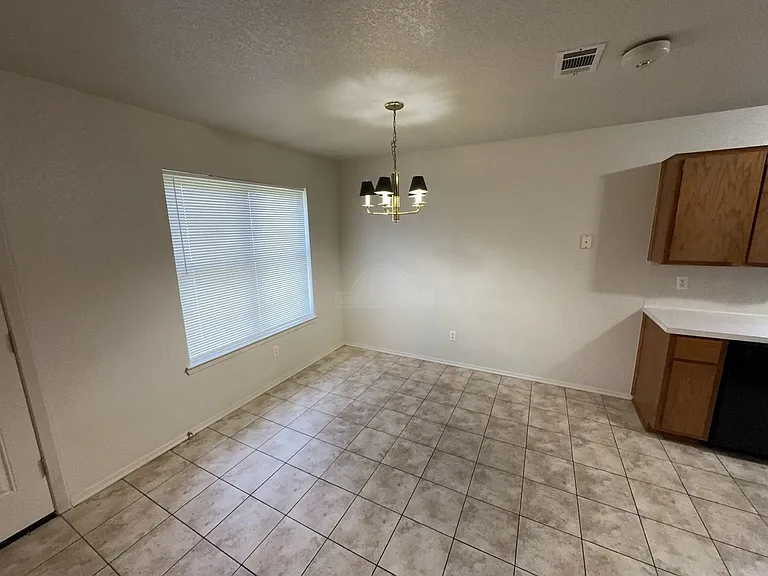 621 Deloris Dr — Photo 10