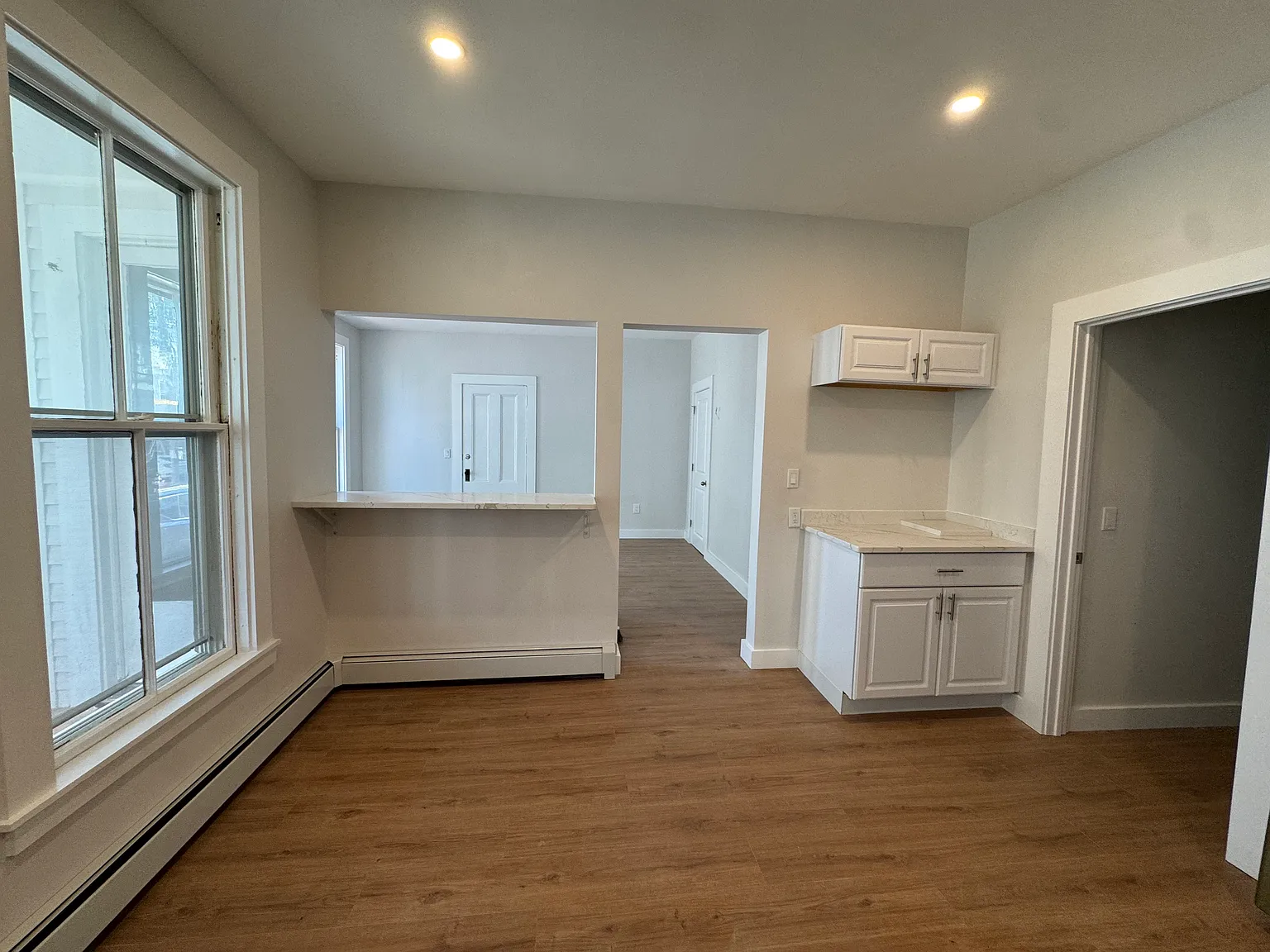 2 bed, 1000 sqft, $3,000 — Photo 3