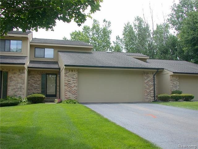 1st image of 7925 Victoria Ln #1
