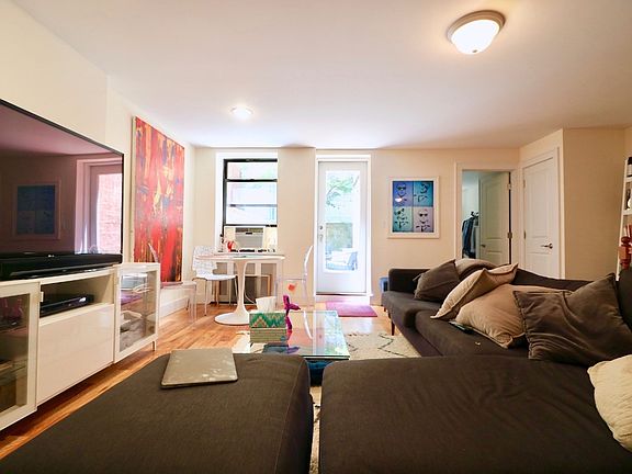 2nd image of 136 W 74th St #B