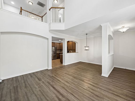 4th image of 6816 Carrington Ln