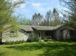 811 Meadow Ln, Harbor Springs, MI 49740