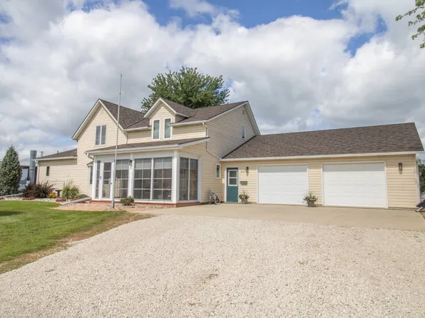 301 Black Forest Rd, Hull, IA 51239