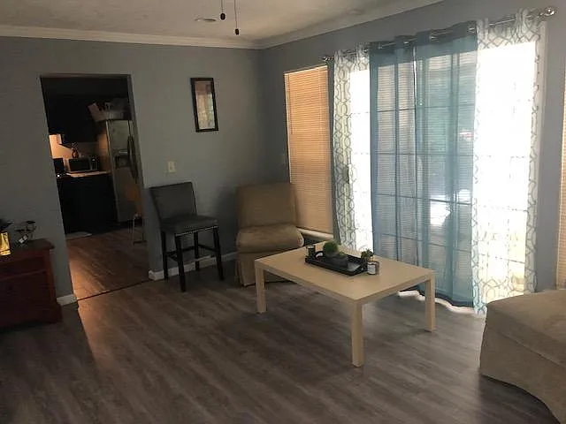 6419 Bedford Ln — Photo 3