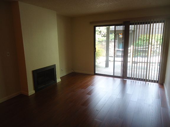 4th image of 913 Fulton Ave APT 421