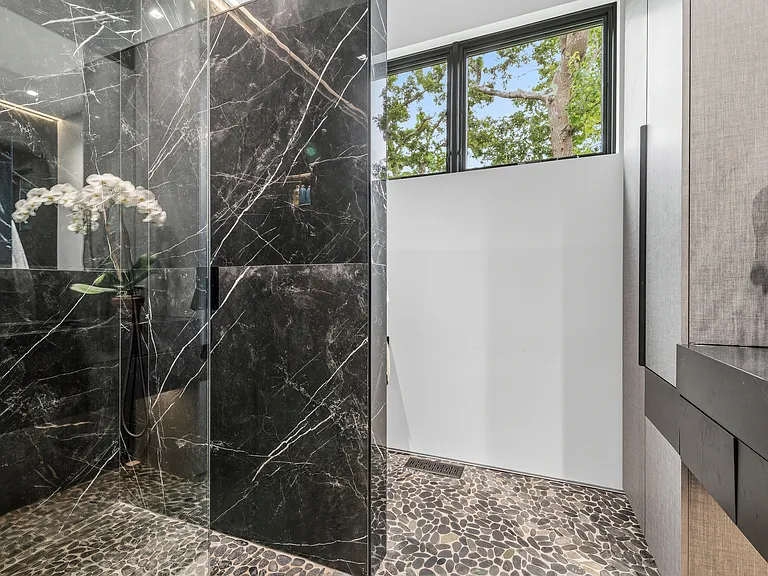 101 Montauk Blvd — Photo 22