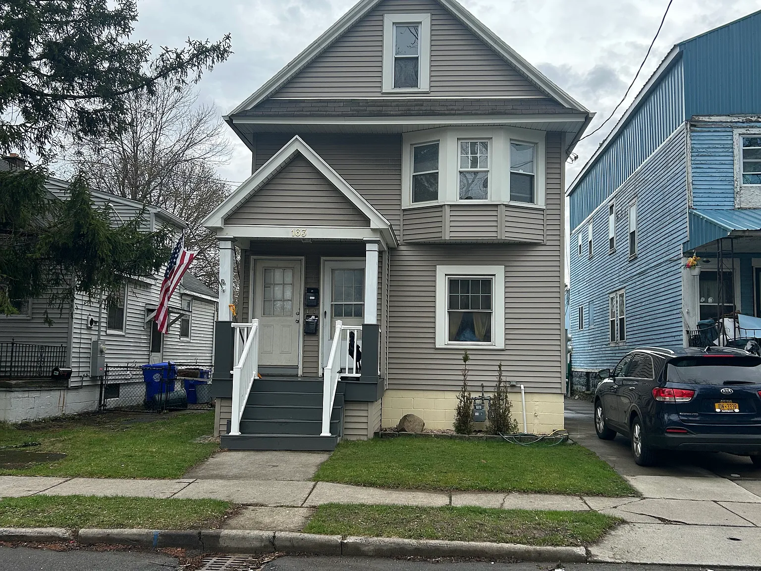 3 bed, 875 sqft, $1,200 — Photo 1