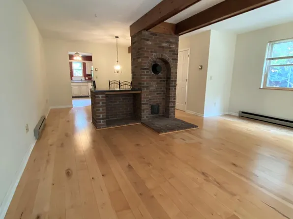 8 Hideaway Ln, Williston, VT 05495
