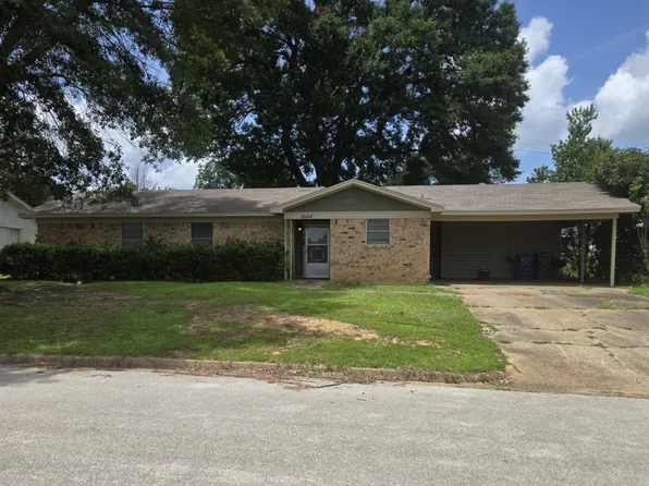 1522 Young St, Henderson, TX 75654