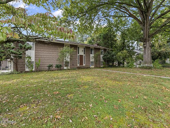 2nd image of 8716 Wimbledon Dr