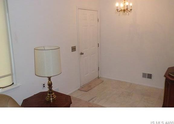 4th image of 1460 Trenton Ave