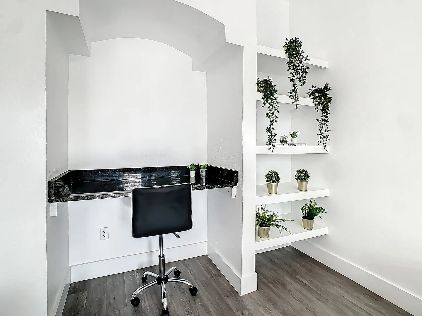 Stunning Contemporary 1-Bedroom Condo in Gated Community — Photo 3