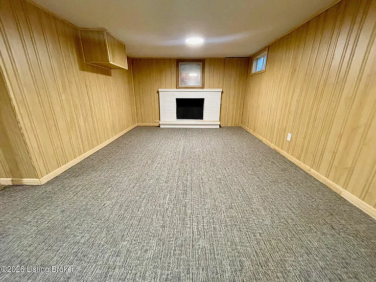 631 Parkwood Dr — Photo 9