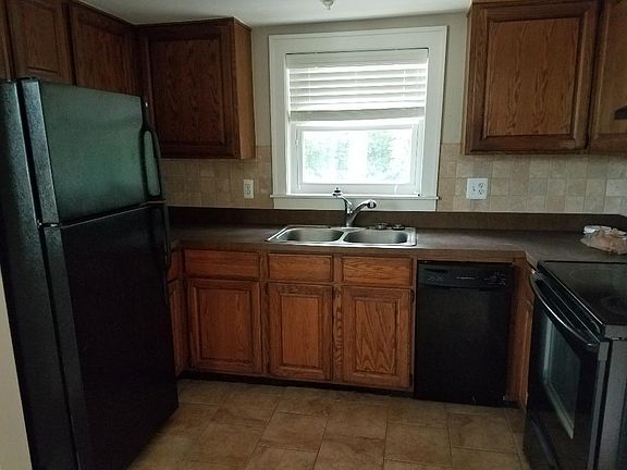 5th image of 303 N 4th St