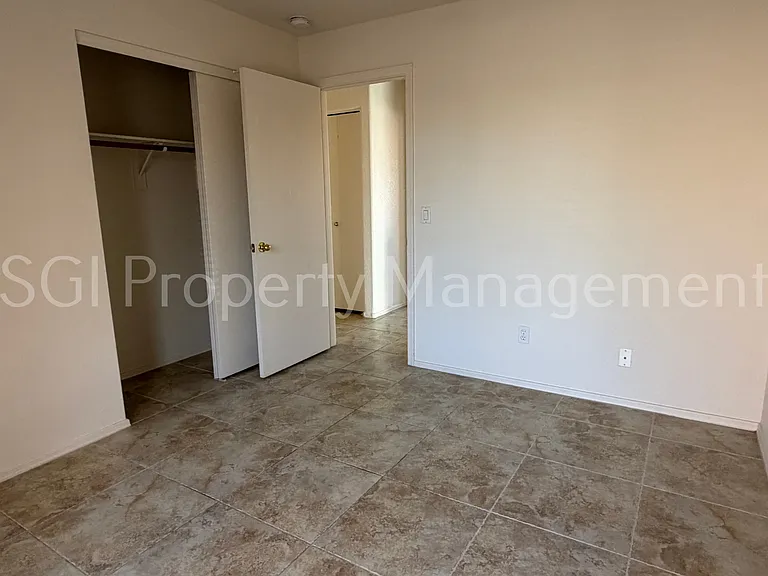 10318 W Missouri Ave — Photo 6