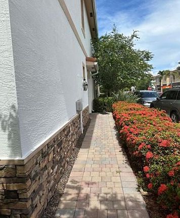 2nd image of 4301 Brewster Ln