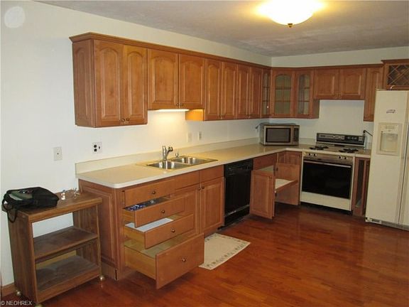 4th image of 1477 Meadowlawn Dr