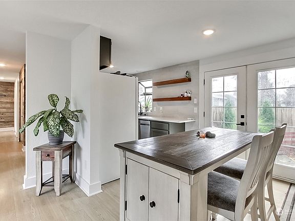 5th image of 2117 Conger Avenue NW