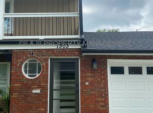 1303 Meadow Lake Pkwy, Kansas City, MO 64114