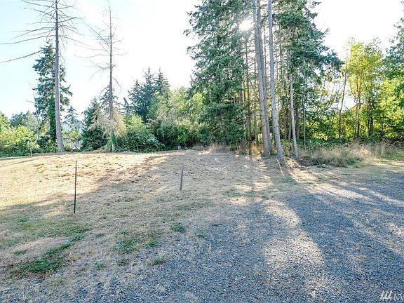 Should be an easy lot to build that dream home