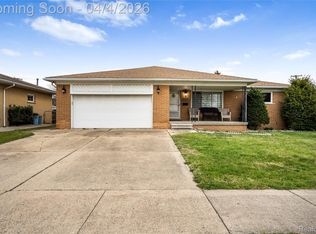 7117 N Evangeline St, Dearborn Heights, MI